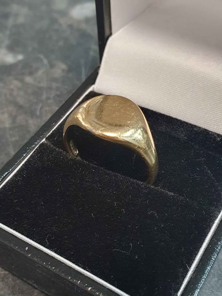 18ct Yellow Gold Signet Ring - Size P - 6.41g