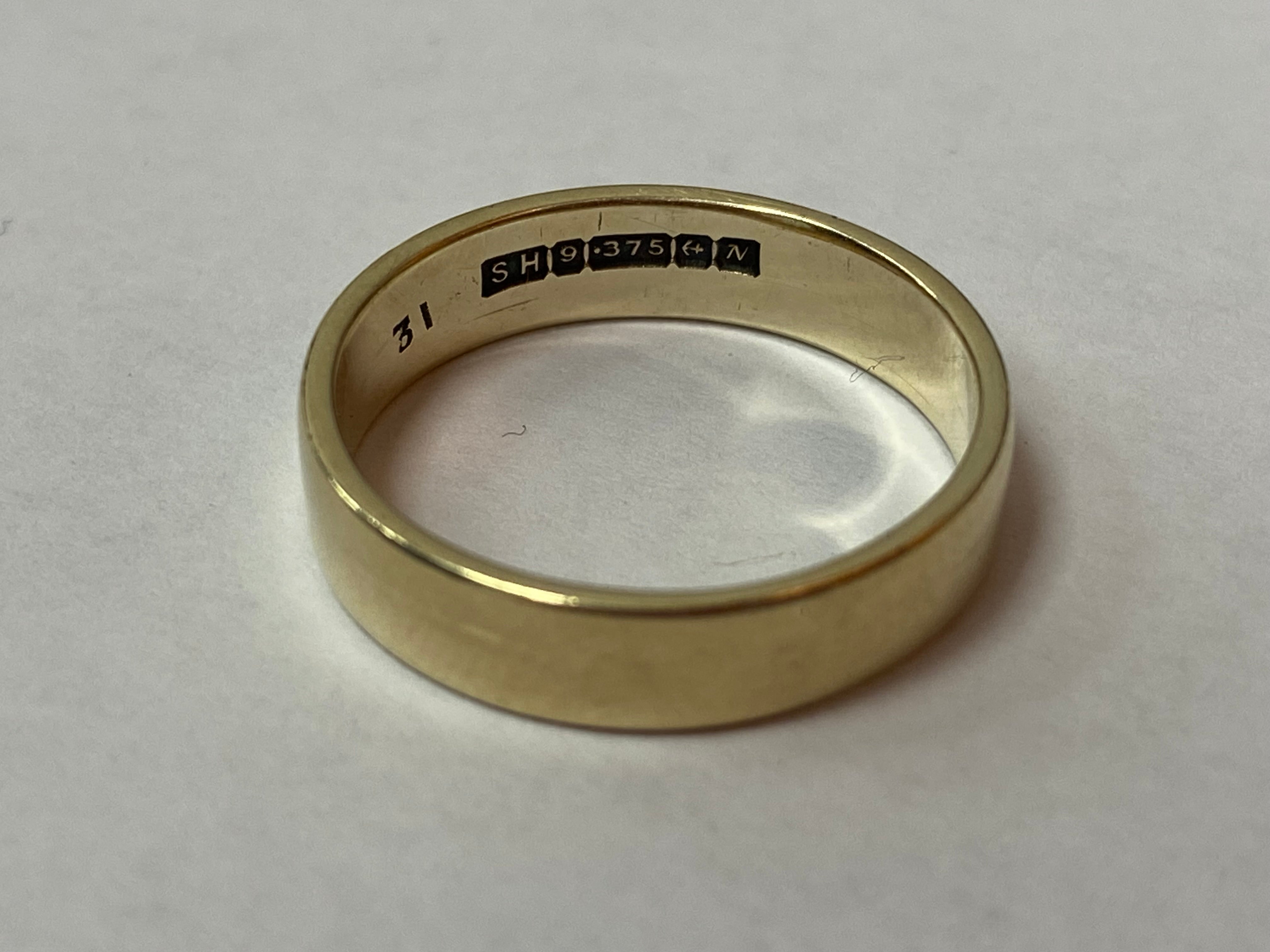 9CT GOLD RING LEIGH STORE