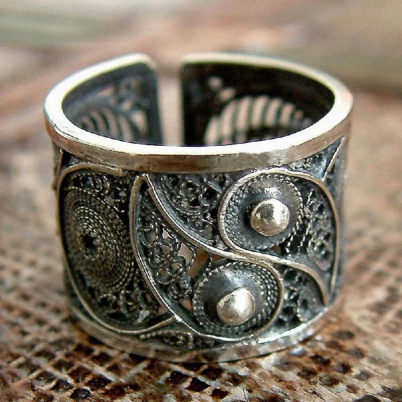 Handmade Sterling Silver 'Yin and Yang' Ring (Peru)