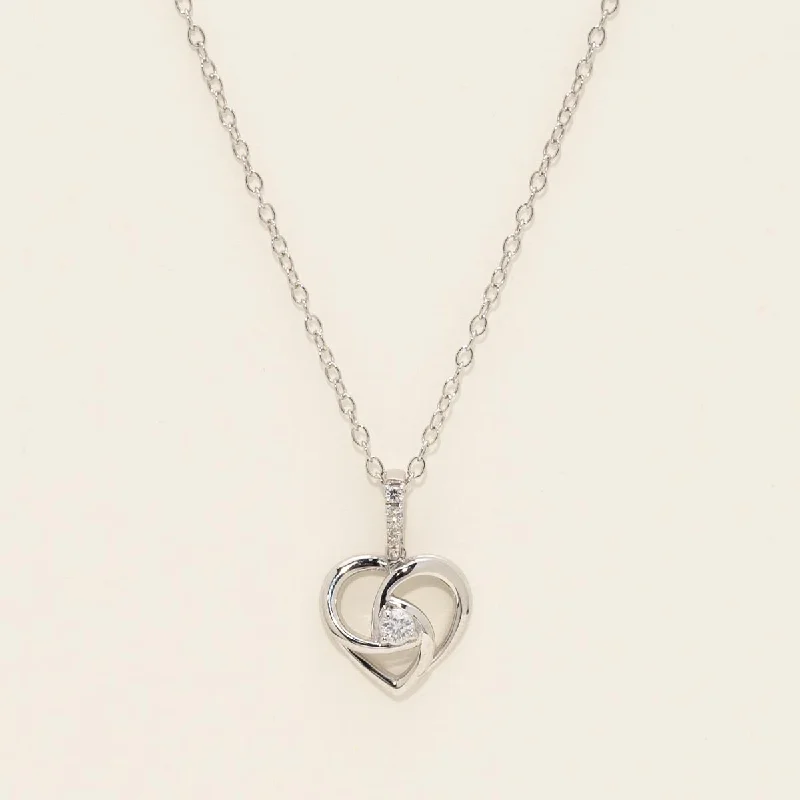 Diamond Heart Necklace in Sterling Silver (1/10ct tw)