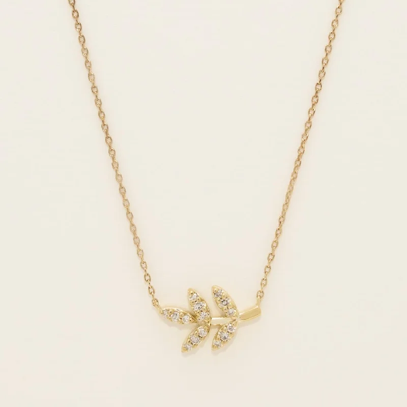 Diamond Leaf Fashion Necklace in 10kt Yellow Gold (1/10ct tw)