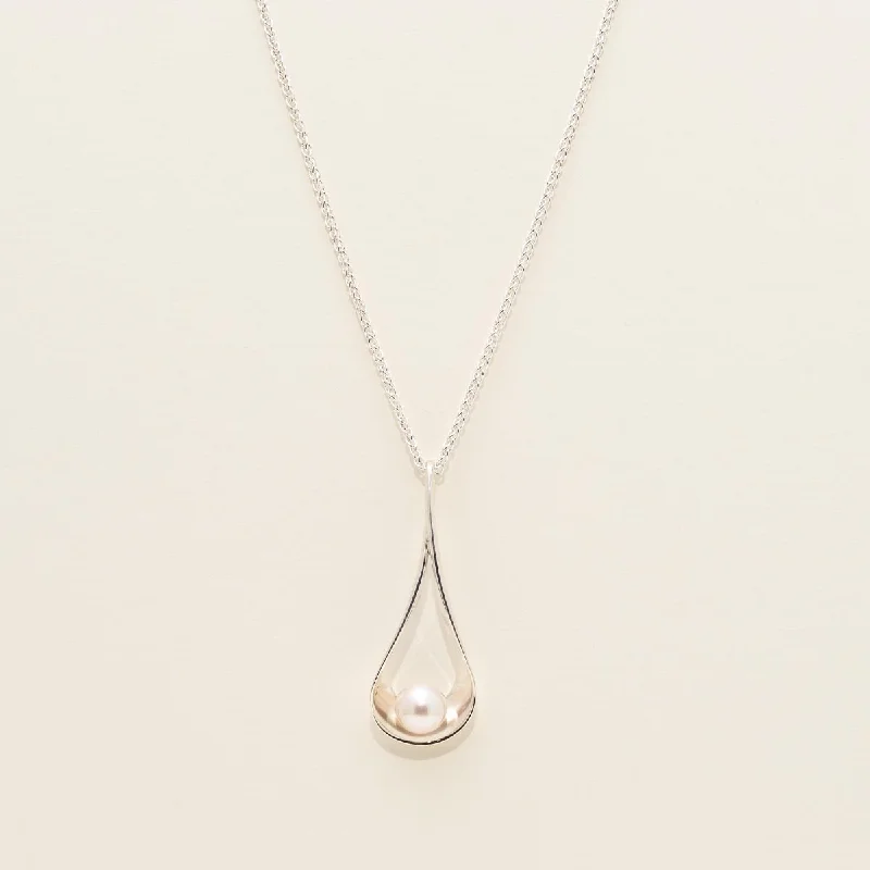 E.L. Designs Cultured Freshwater Pearl Rendezvous Necklace in Sterling Silver (6mm pearl)